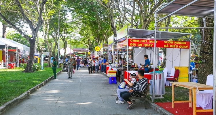 cong-vien-le-van-tam-3