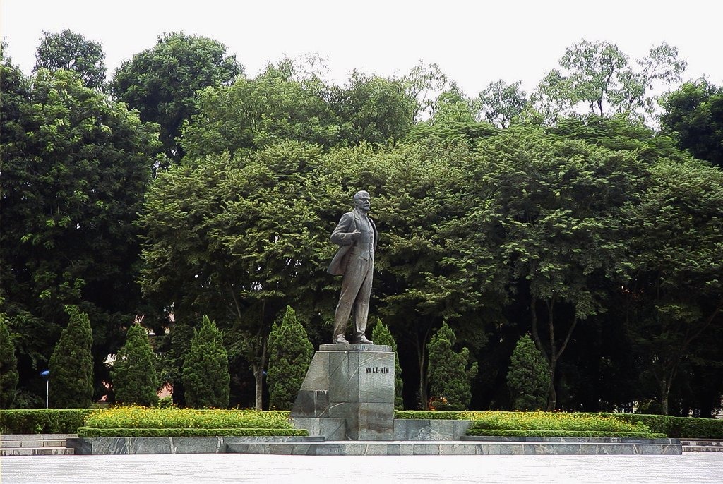 lenin-park-hanoi-1